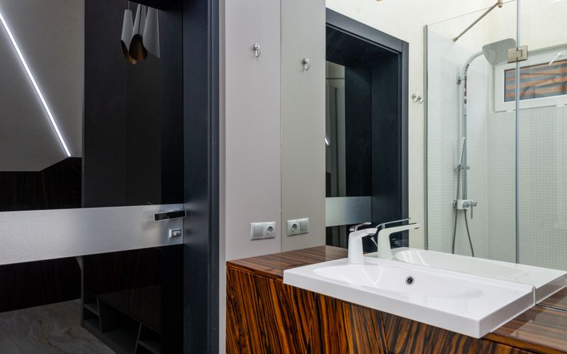 Clever Storage for Small Bathrooms: The Best Space-Saving Solutions